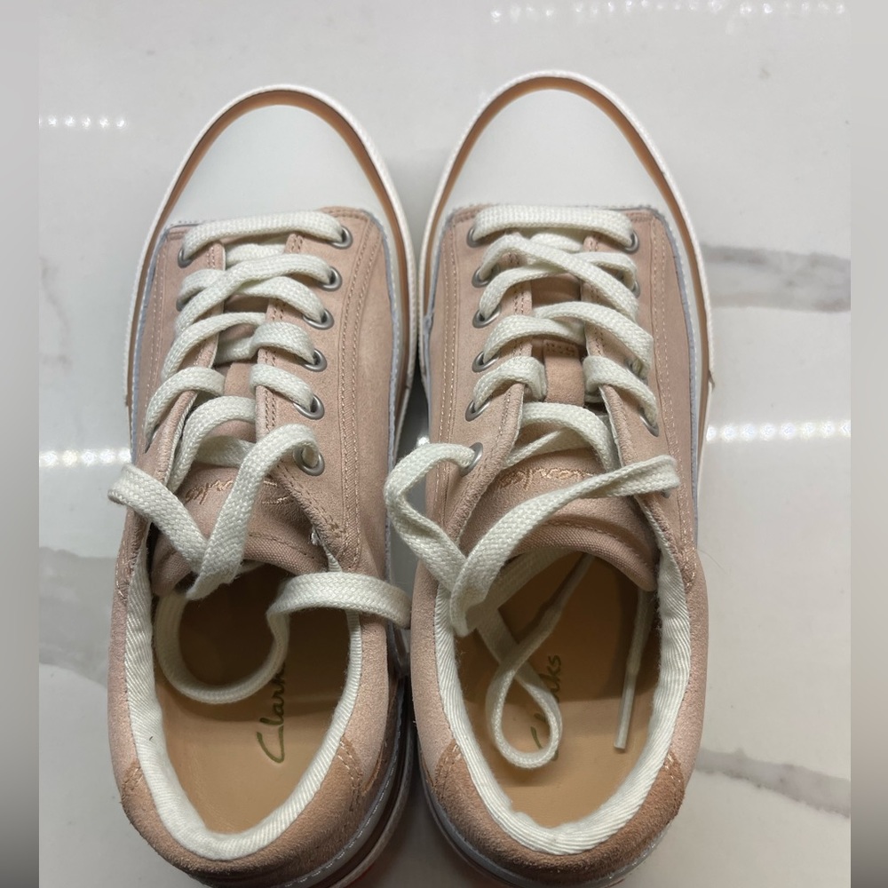 Clark’s sneakers size 6. New.